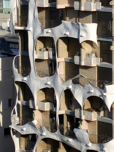 Façade ouest de La Maison folle